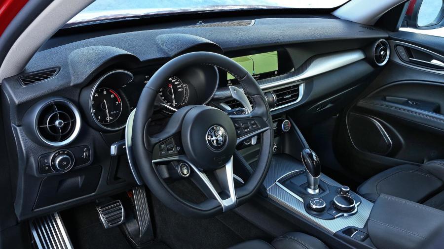 Интерьер Alfa Romeo Stelvio (949) 2017 года  (WW) (фото 96 из 114)